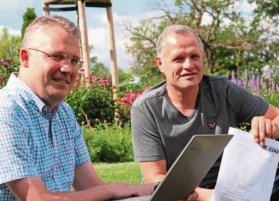 Die CDU-Fraktionsvorsitzenden Thomas Gerwin (l.) und Mattias Brger stellten das Wahlprogramm fr die Legislaturperiode 2020 bis 2025 vor. Foto: Grge